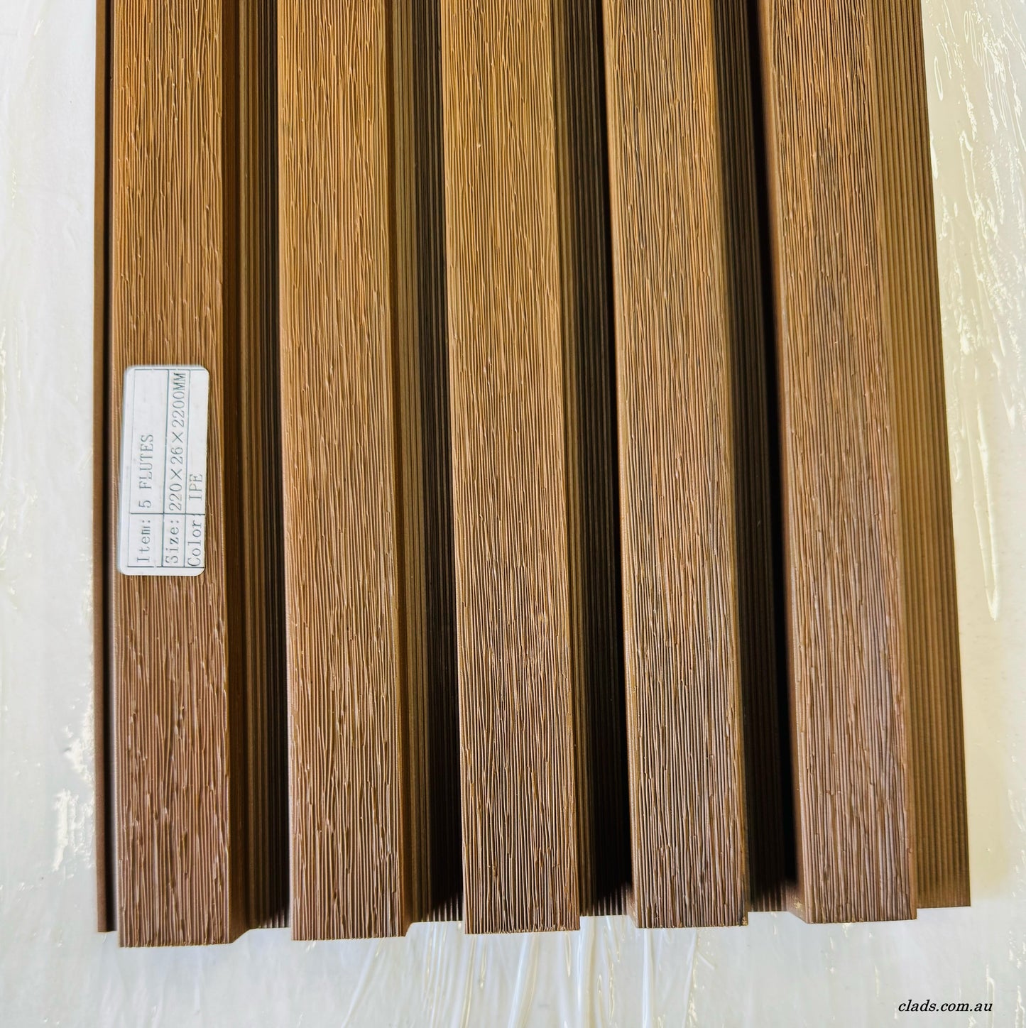 External Cladding In IPE 5 Slat 2.2 M