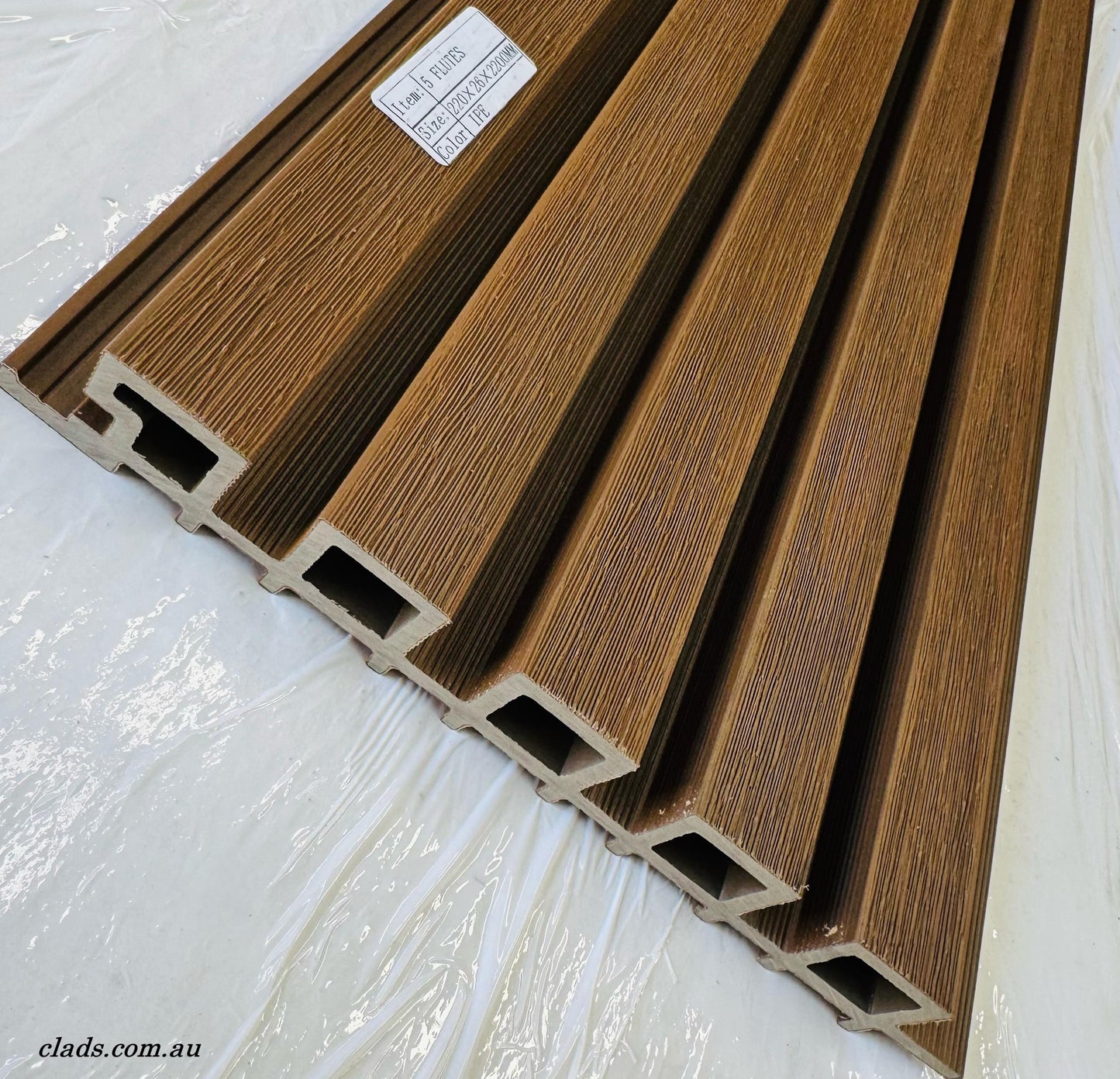 External Cladding In IPE 5 Slat 2.2 M