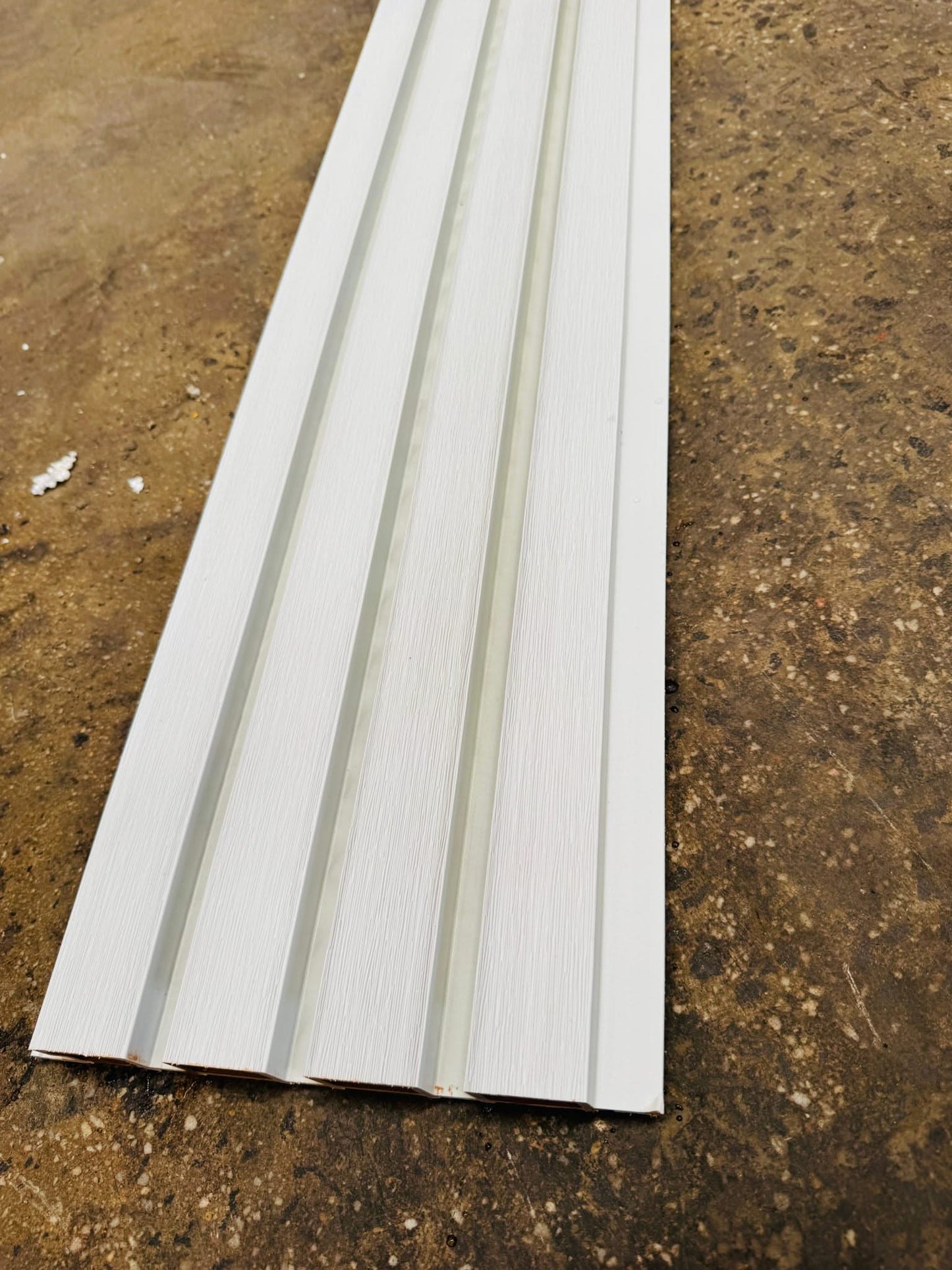 External Cladding In White 4 Slat 3.6 M - Cladding Supplies Of Australia