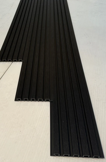 External Cladding In Black 5 Slat 2.2 M