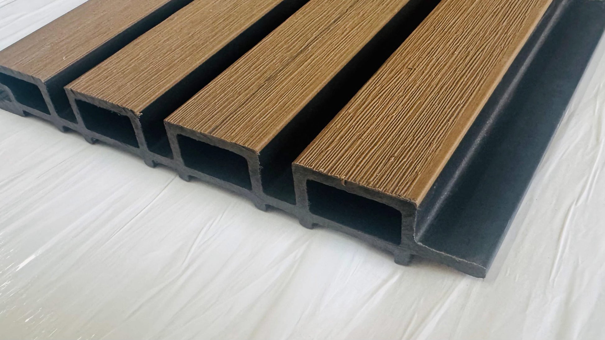 External Half Cladding In Walnut Tree Pattern 4 Slat - Cladding Supplies Of Australia