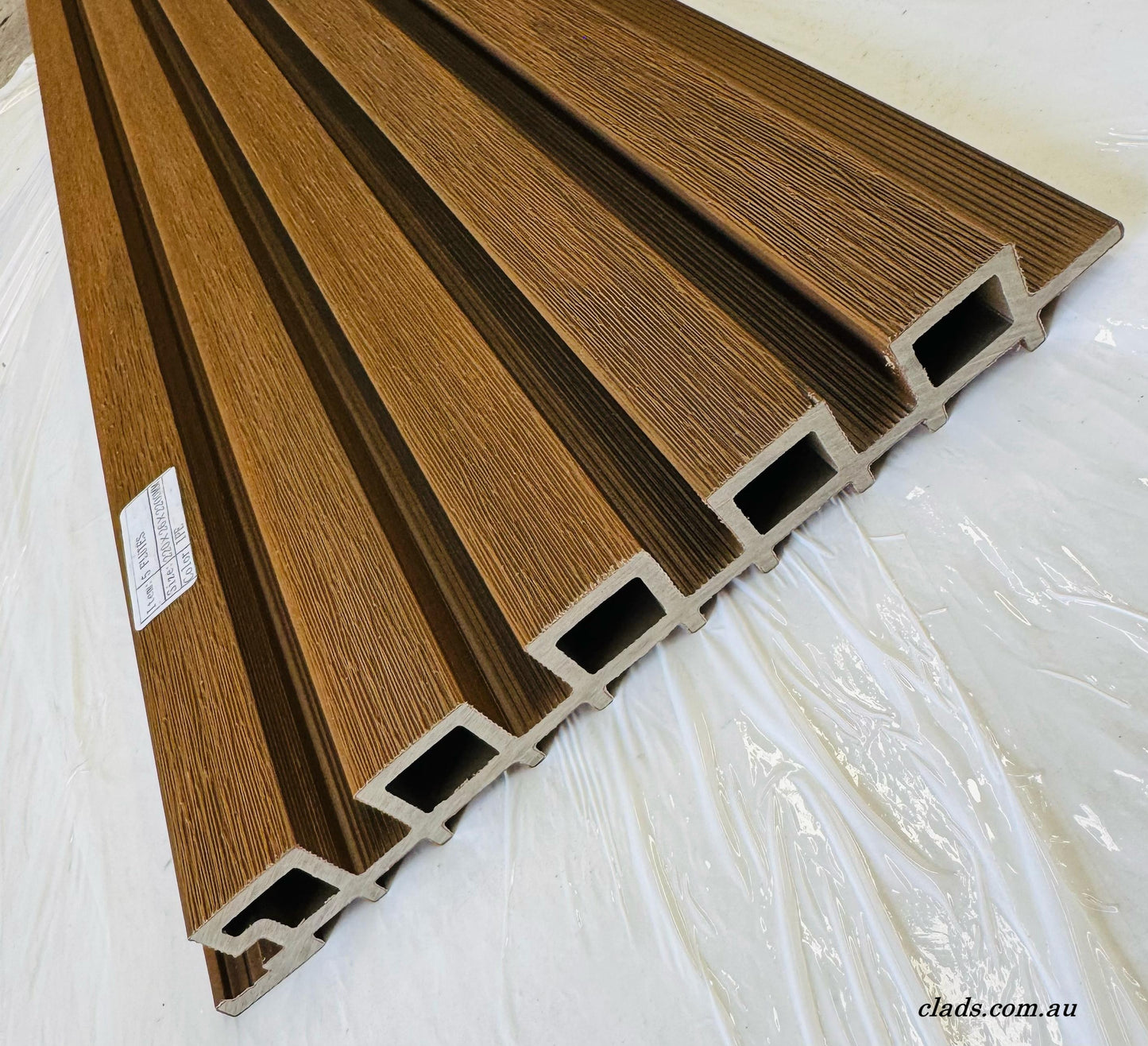 External Cladding In IPE 5 Slat 2.2 M
