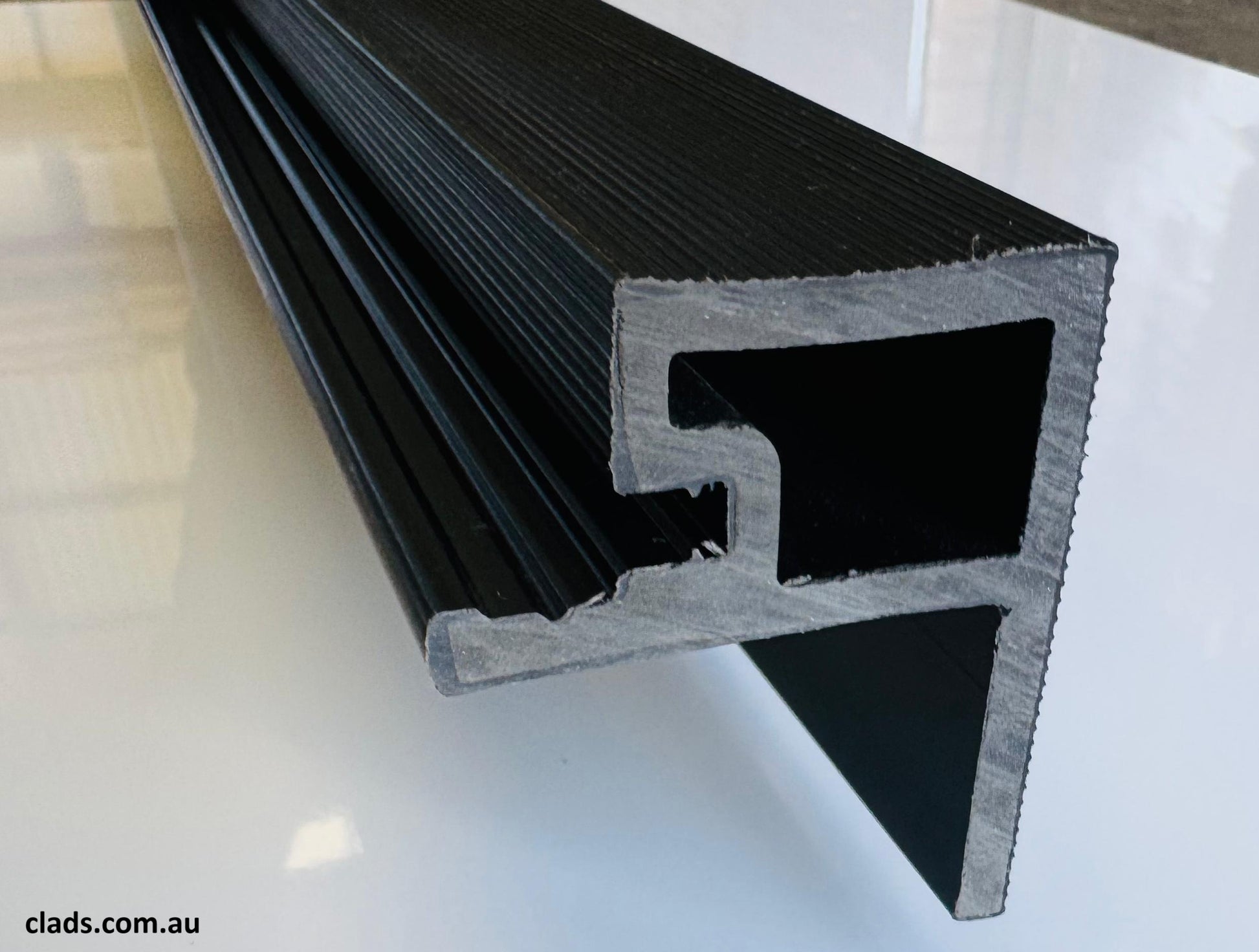 Starter Capping Piece In Black 2.9 M