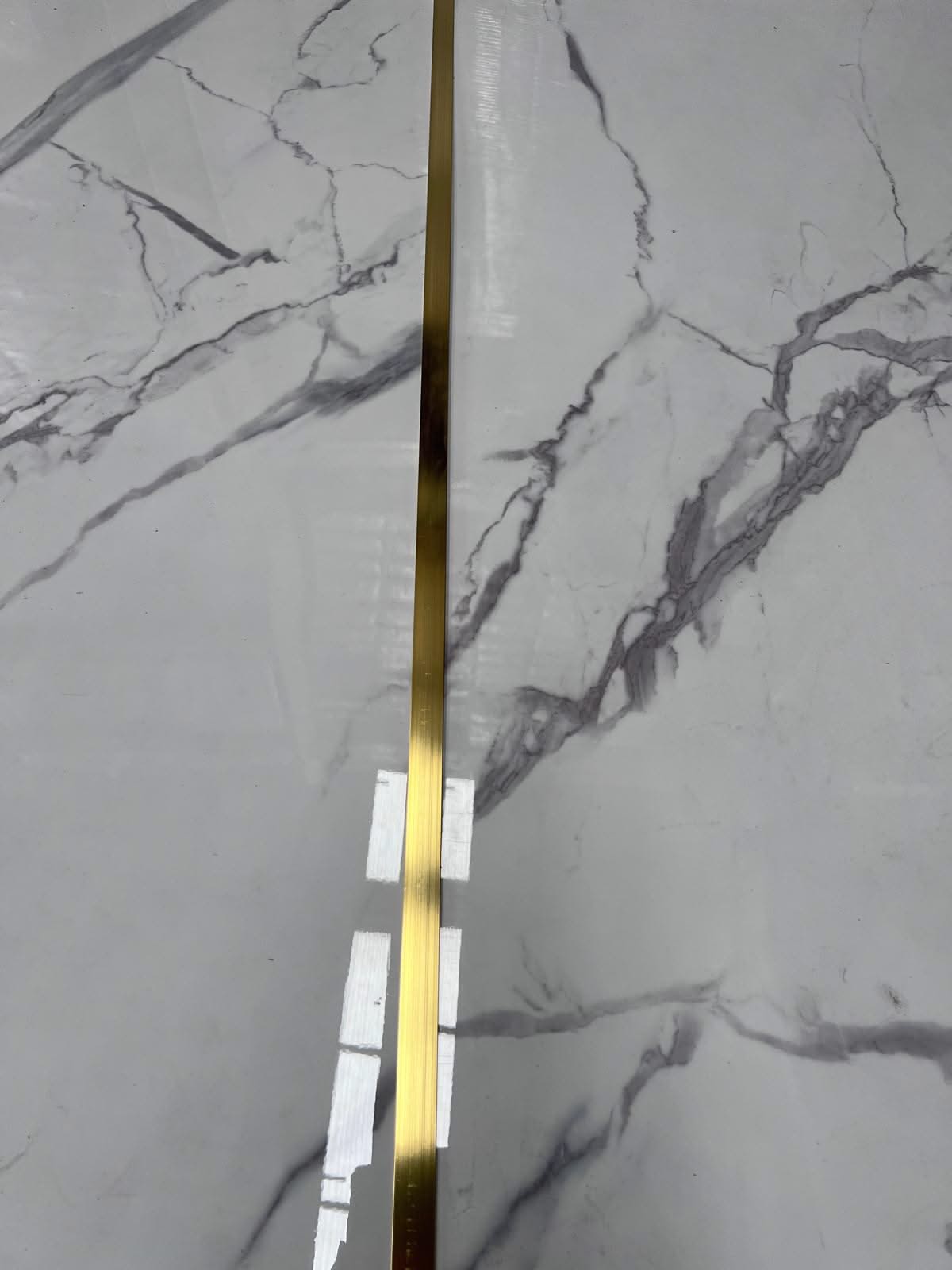 H JOINT TO JOIN BETWEEN TWO MARBLE SHEET IN GOLD 3 M