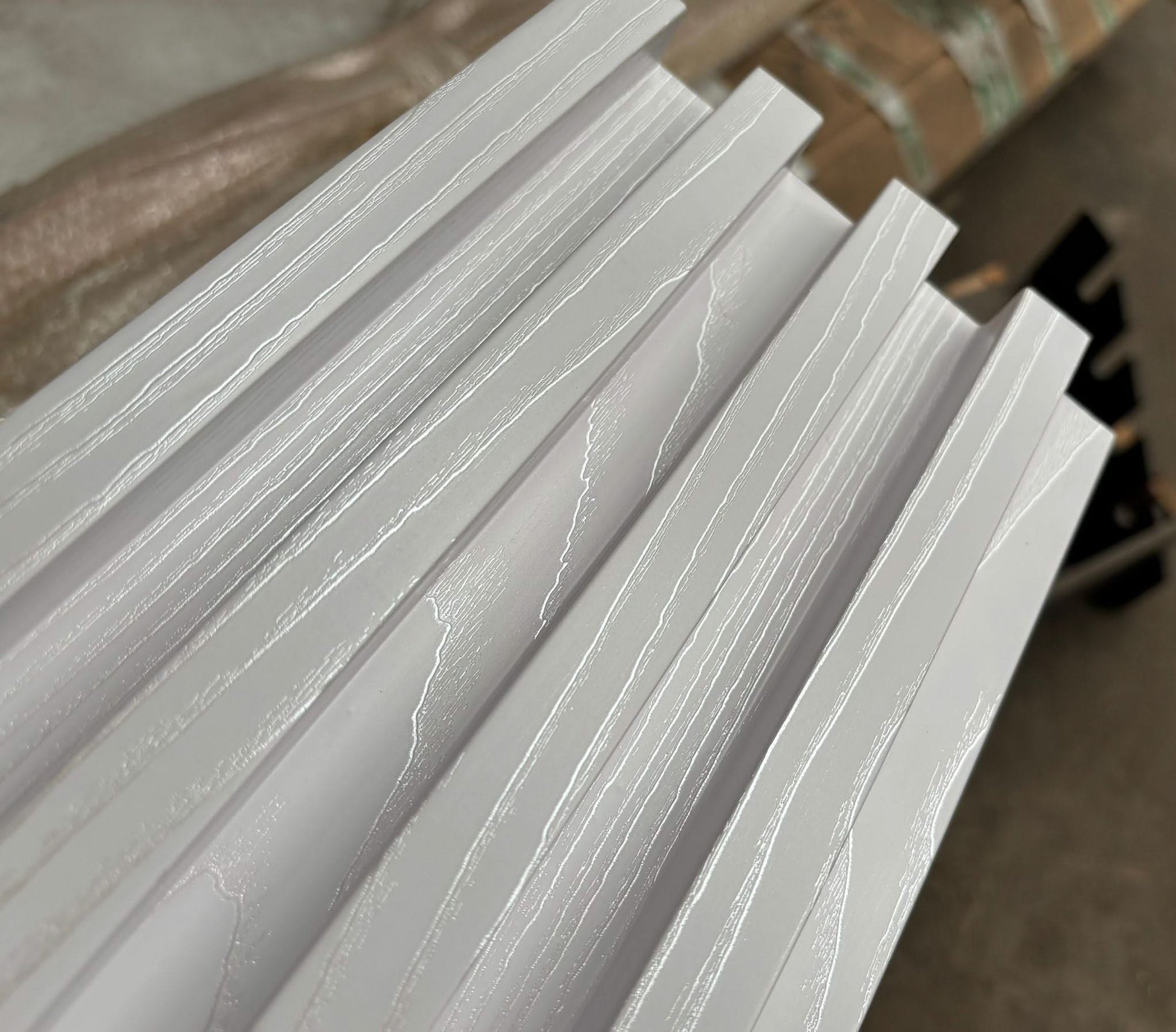 Internal Cladding In 24 MM Snow White 4 Slat 2.7 M - Cladding Supplies Of Australia